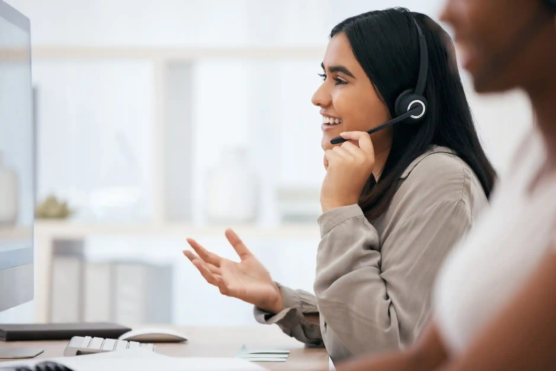 Why Taxi Companies in the UK Are Using Virtual Receptionists
